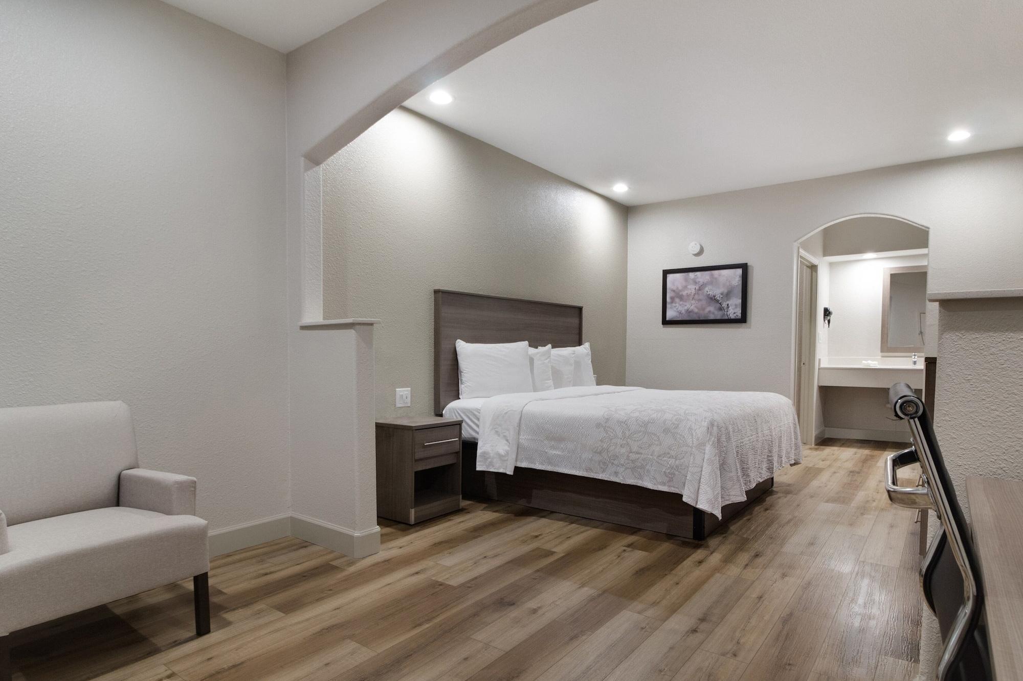 Red Roof Inn Plus + Galveston - Beachfront Exterior photo