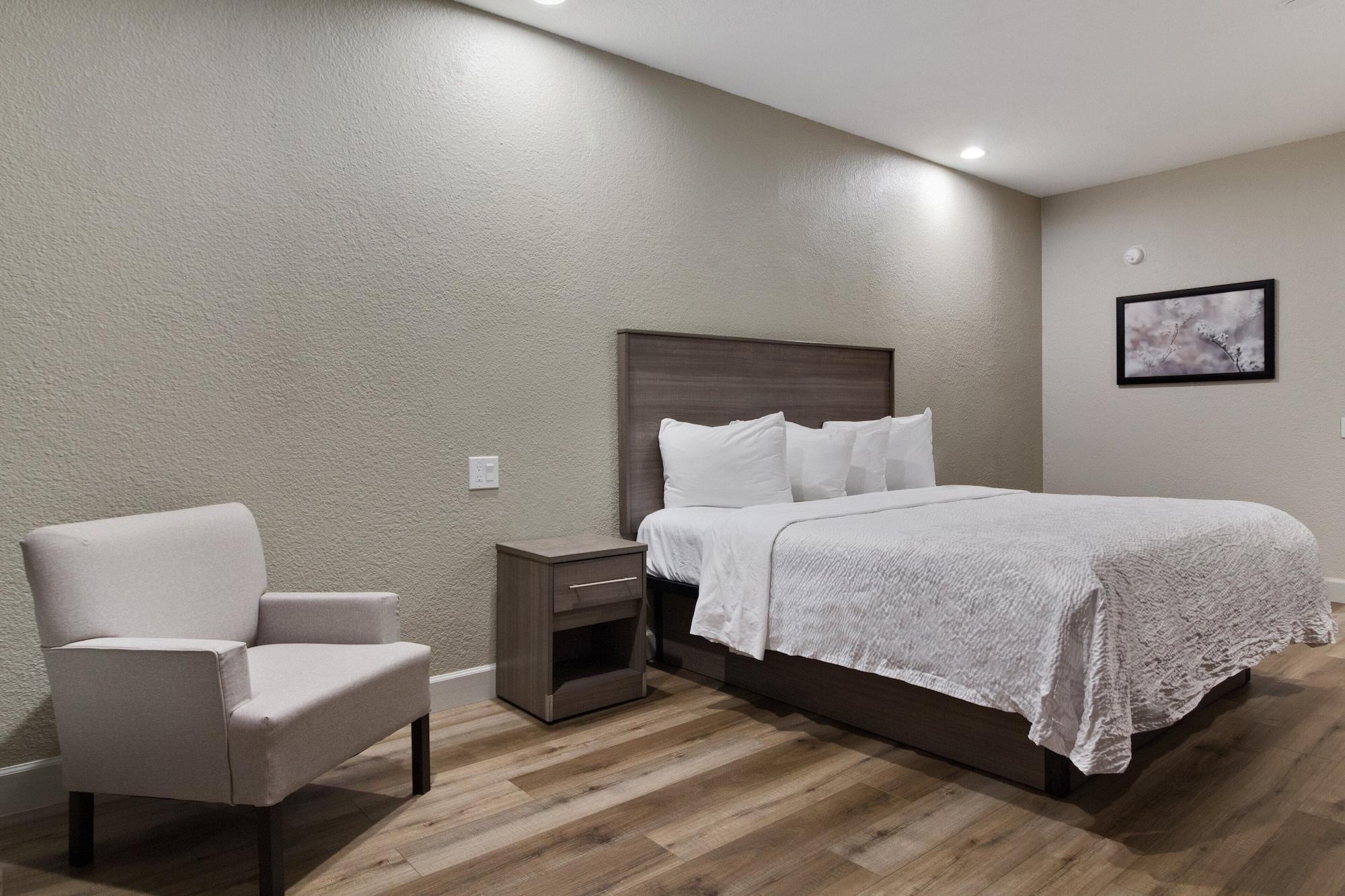 Red Roof Inn Plus + Galveston - Beachfront Exterior photo