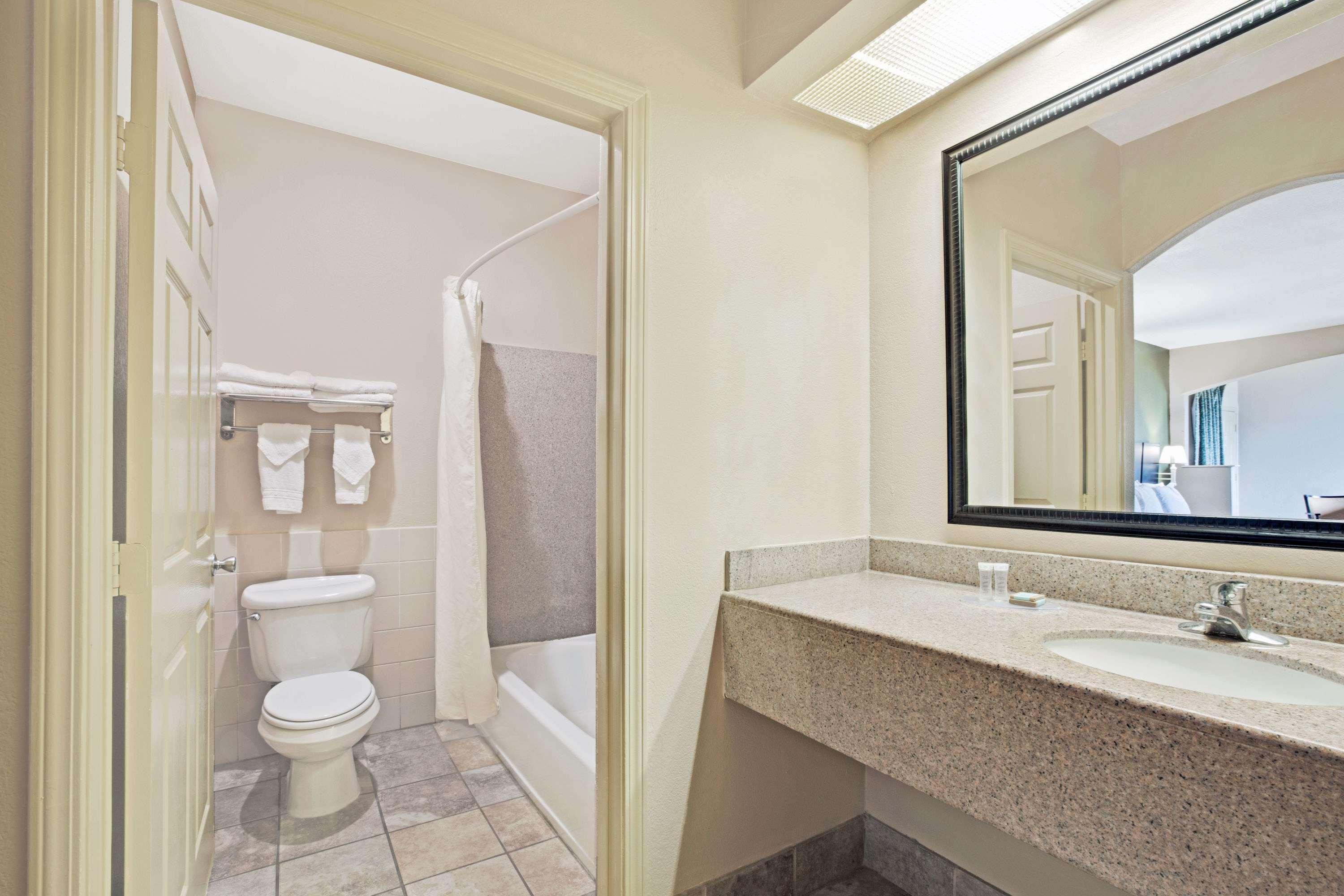 Red Roof Inn Plus + Galveston - Beachfront Exterior photo