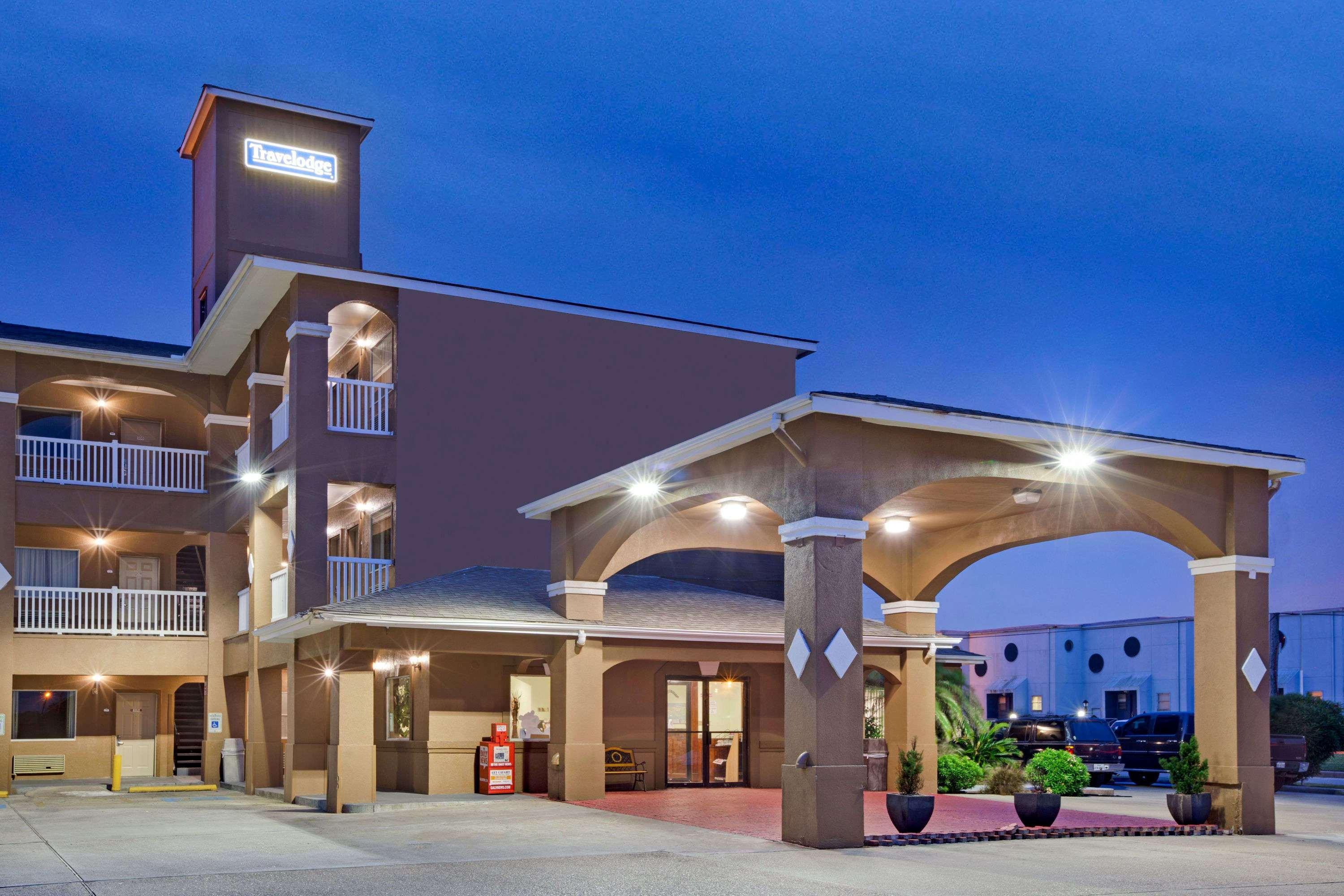 Red Roof Inn Plus + Galveston - Beachfront Exterior photo