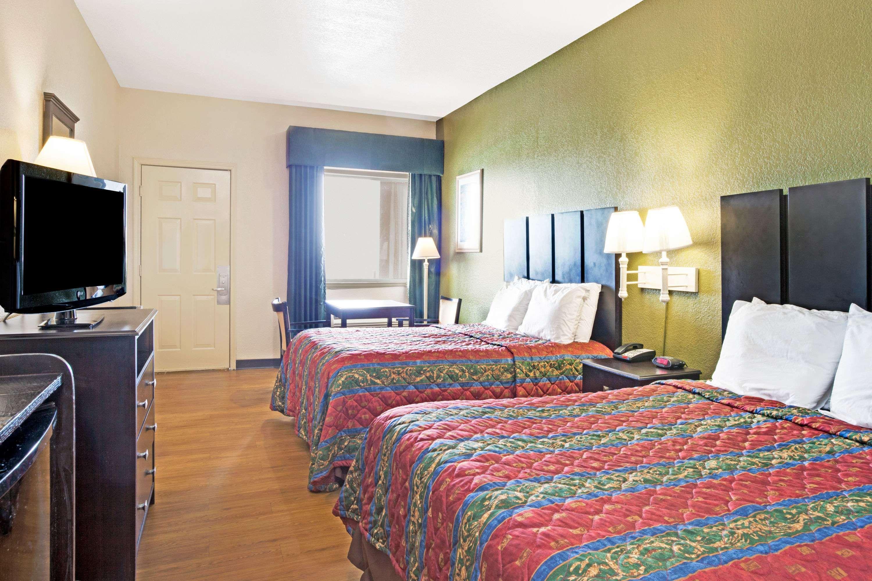 Red Roof Inn Plus + Galveston - Beachfront Exterior photo