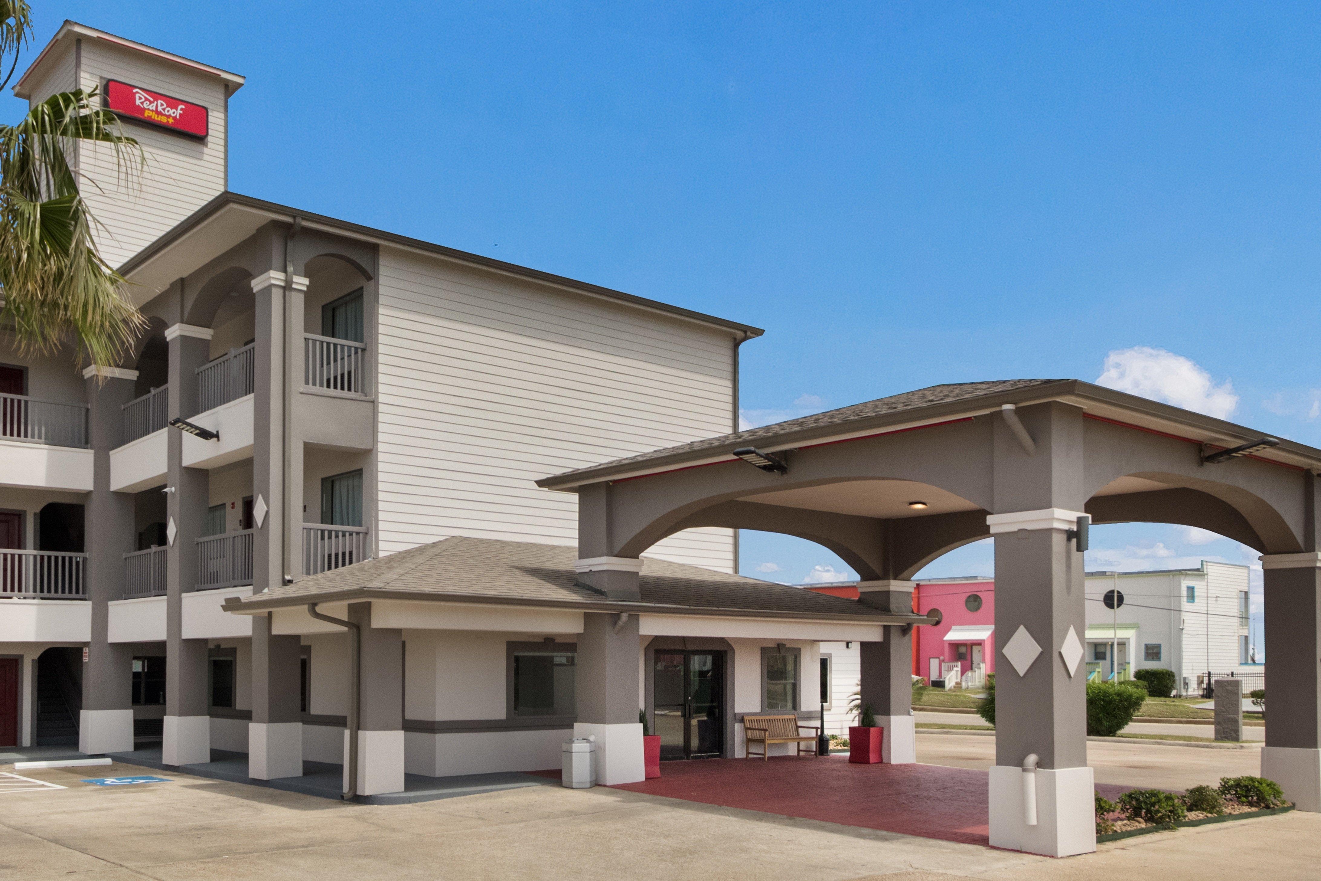 Red Roof Inn Plus + Galveston - Beachfront Exterior photo