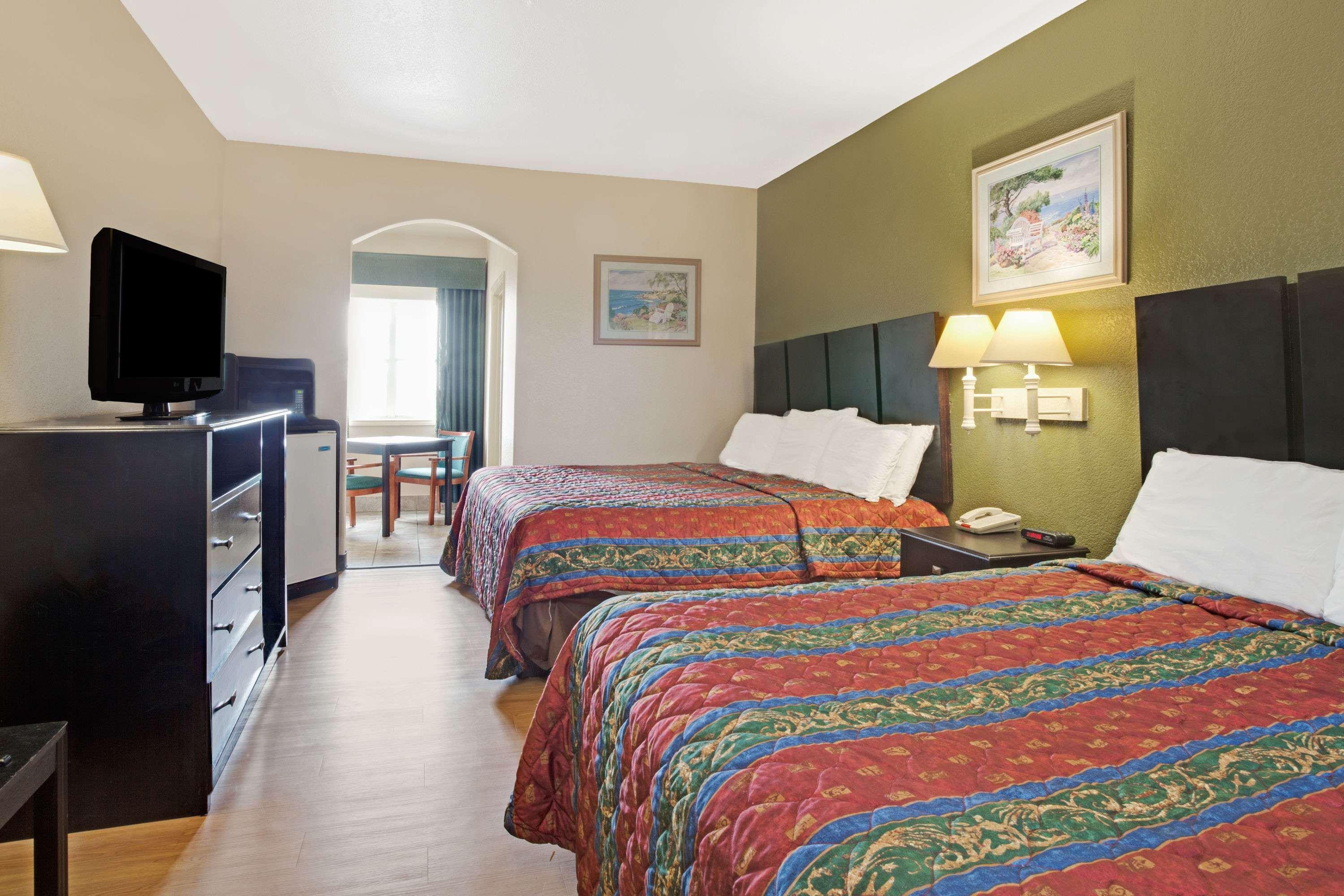 Red Roof Inn Plus + Galveston - Beachfront Exterior photo