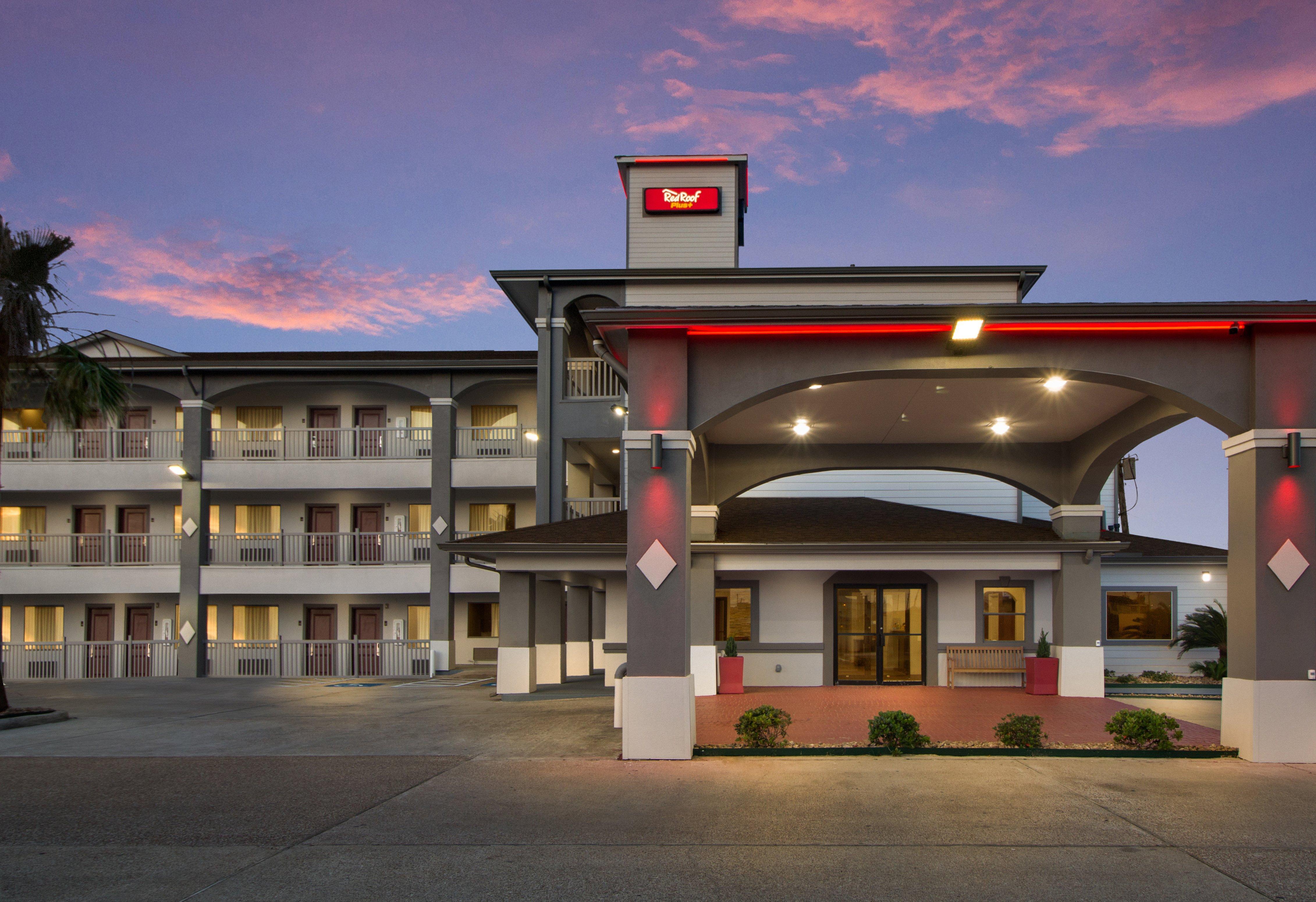 Red Roof Inn Plus + Galveston - Beachfront Exterior photo