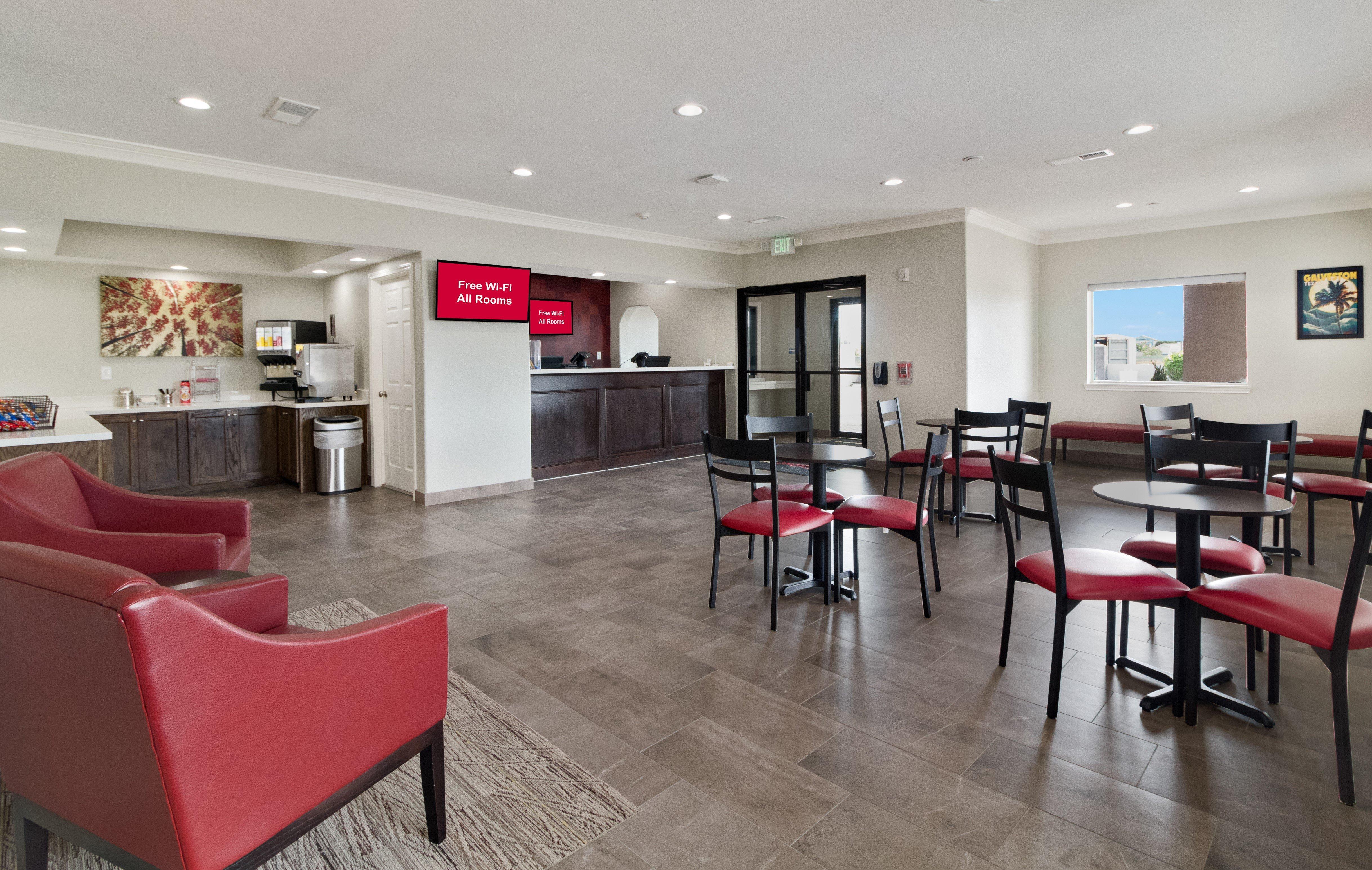 Red Roof Inn Plus + Galveston - Beachfront Exterior photo