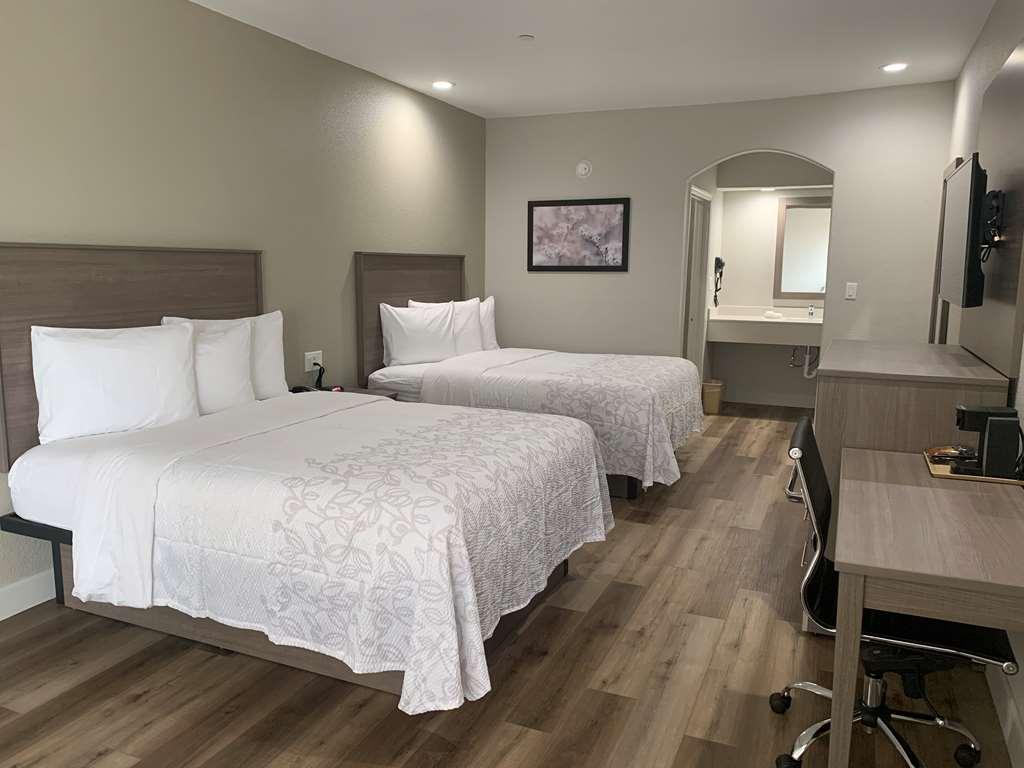 Red Roof Inn Plus + Galveston - Beachfront Room photo