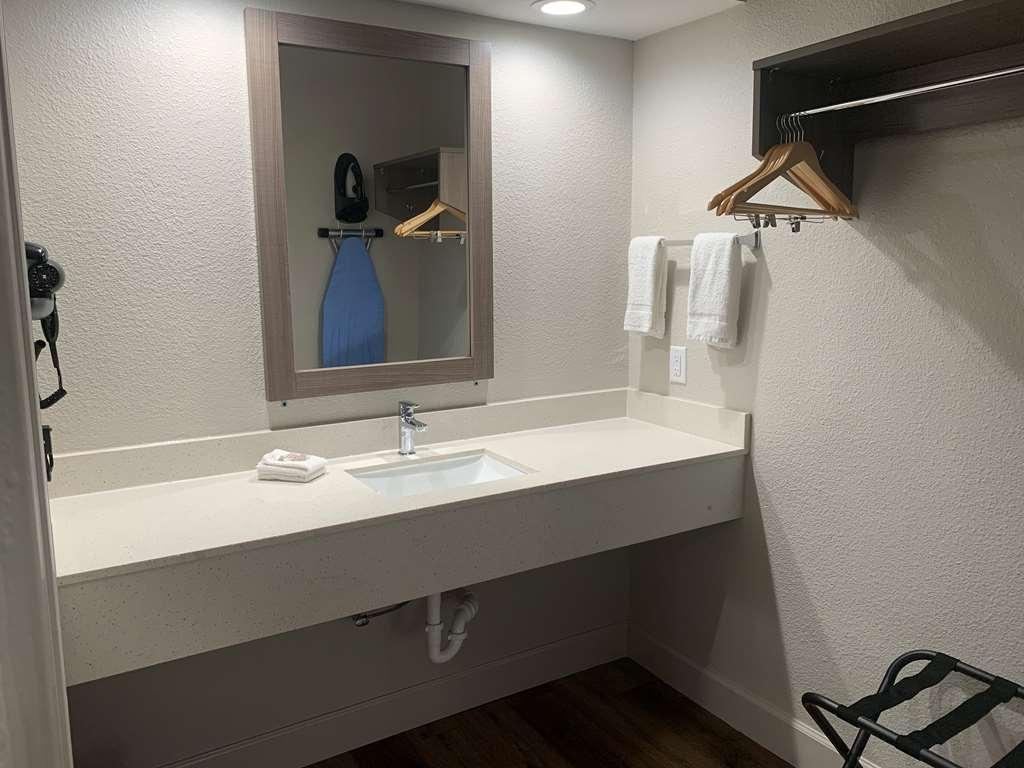 Red Roof Inn Plus + Galveston - Beachfront Room photo