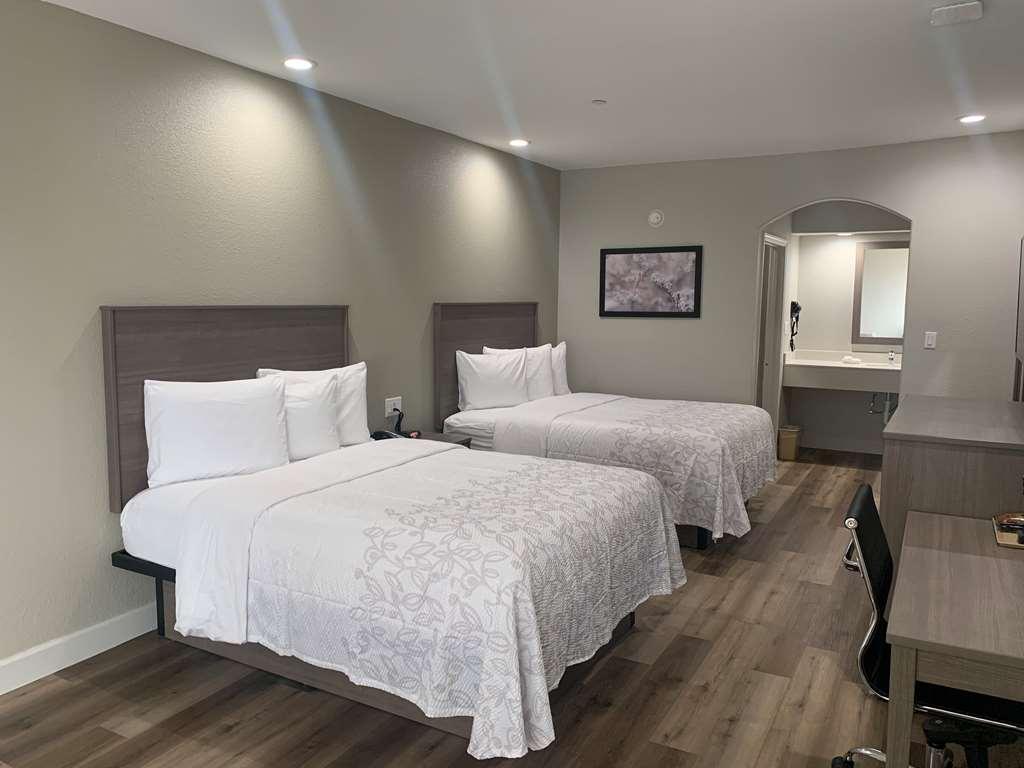 Red Roof Inn Plus + Galveston - Beachfront Room photo