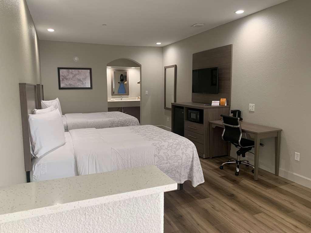 Red Roof Inn Plus + Galveston - Beachfront Room photo