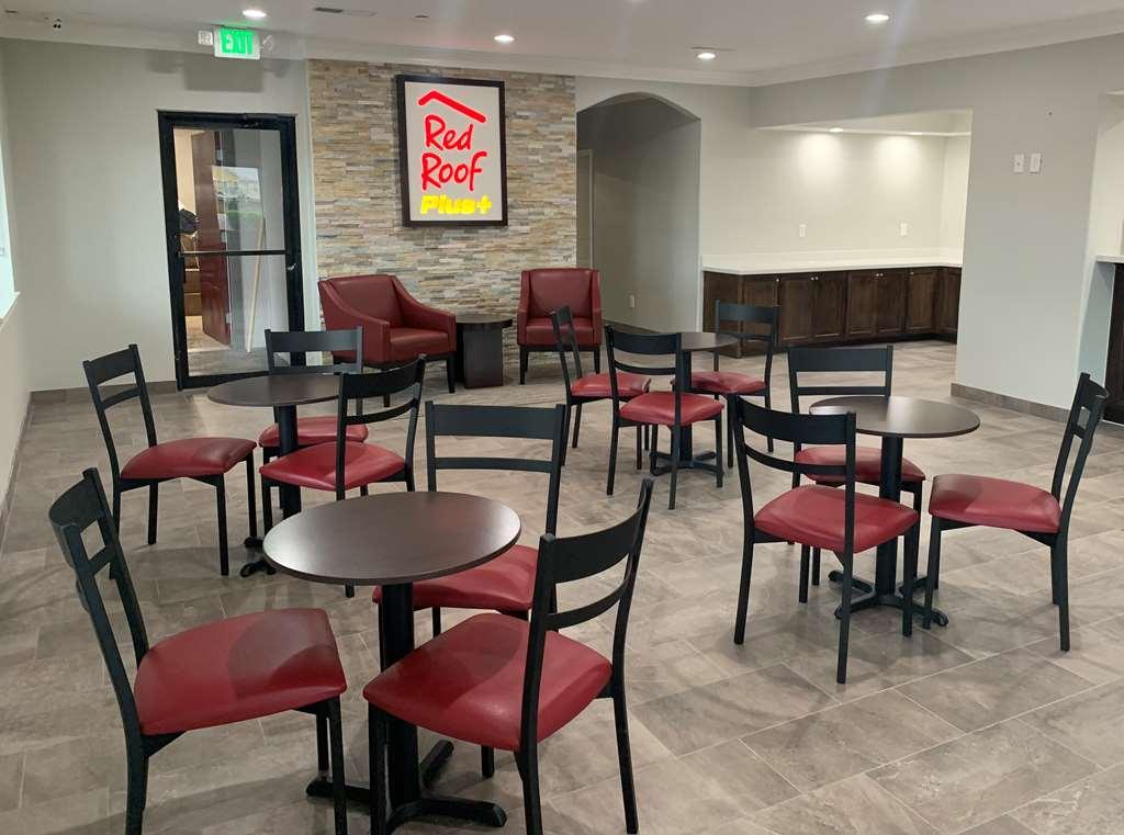 Red Roof Inn Plus + Galveston - Beachfront Interior photo