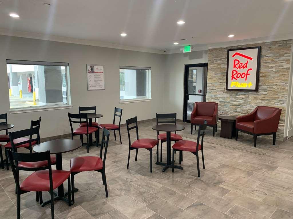 Red Roof Inn Plus + Galveston - Beachfront Interior photo
