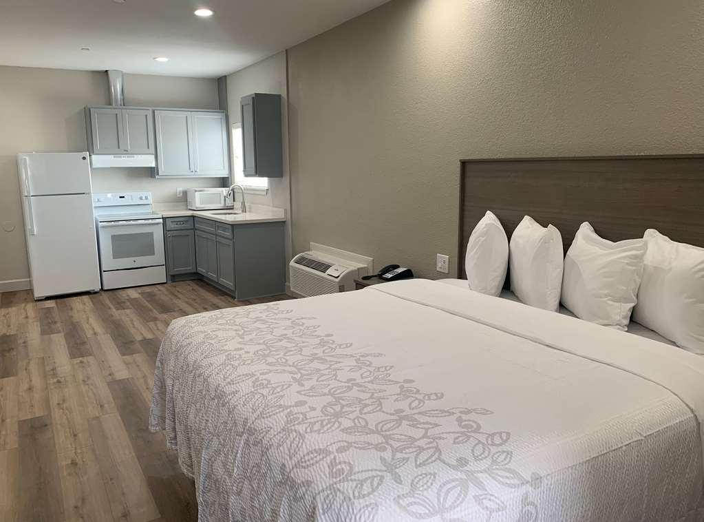 Red Roof Inn Plus + Galveston - Beachfront Room photo